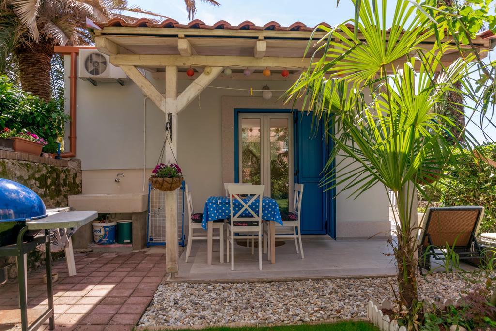 Beachfront House With Private Jacuzzi And Garden Zadar Exterior foto
