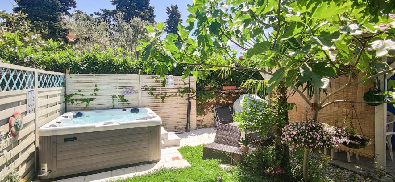 Beachfront House With Private Jacuzzi And Garden Zadar Exterior foto